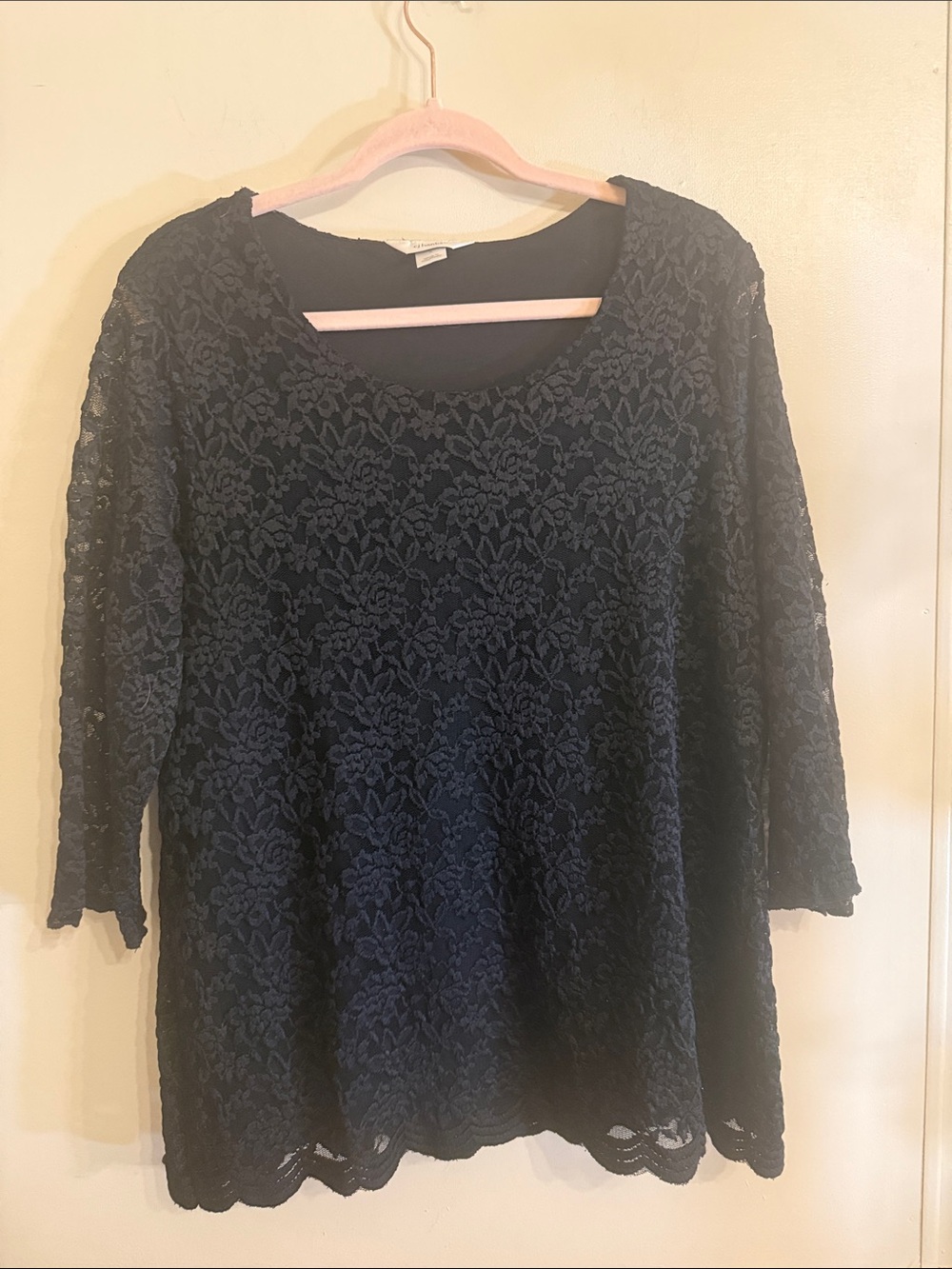 CJ Banks Black Floral Lace Top Size X 3/4 Sleeve Lined Scalloped Hem Plus